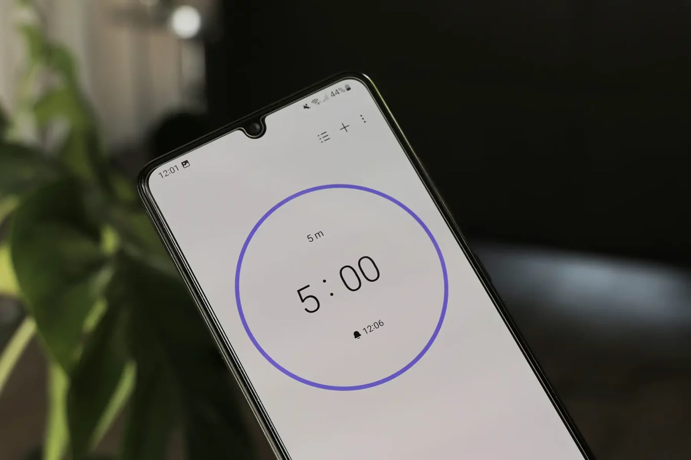 A phone with a black and white 5-minute timer to study with the