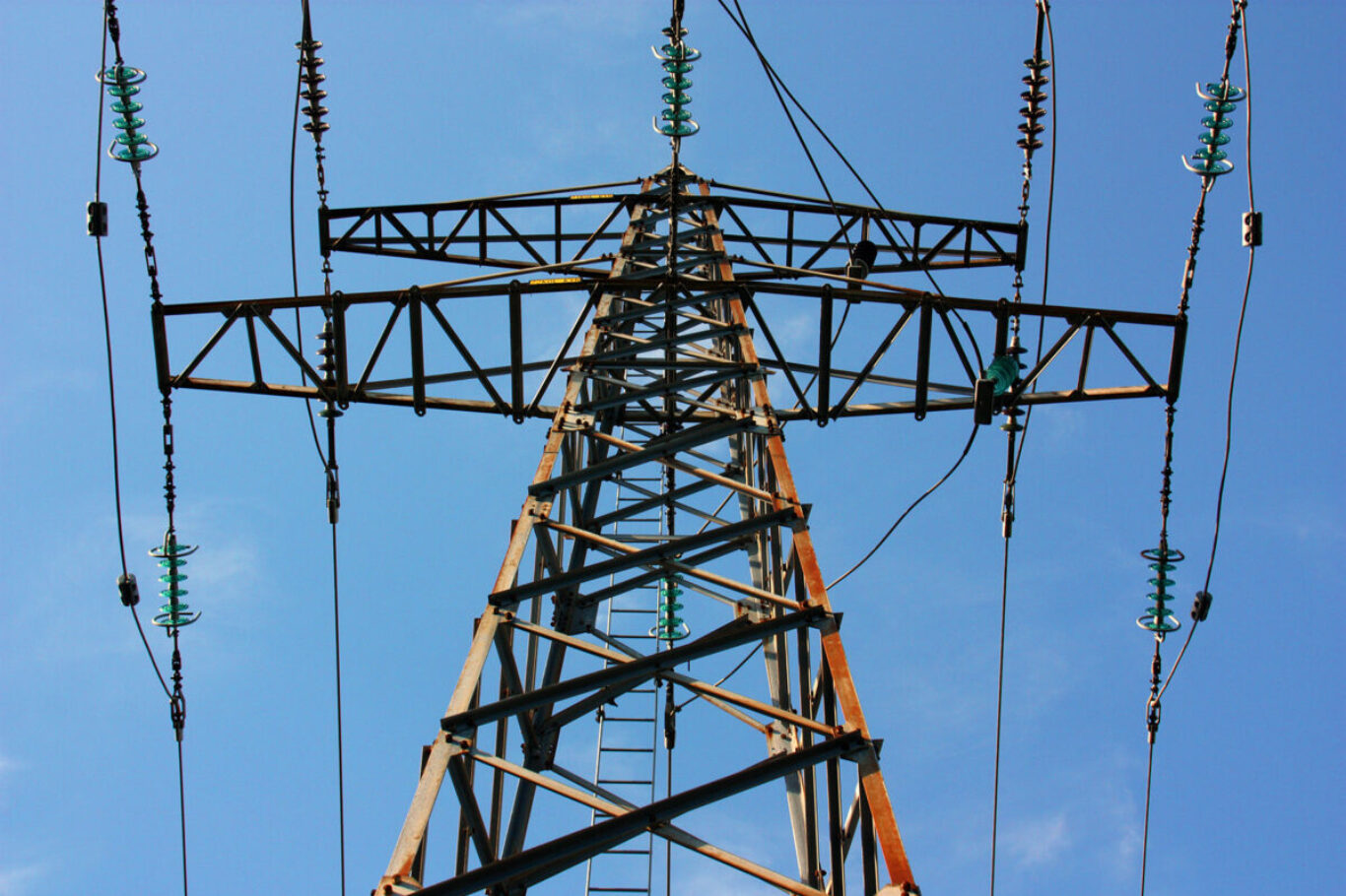 Kraftledning, elledningar.
Foto: Peter Nordahl / IBL Bildbyrå